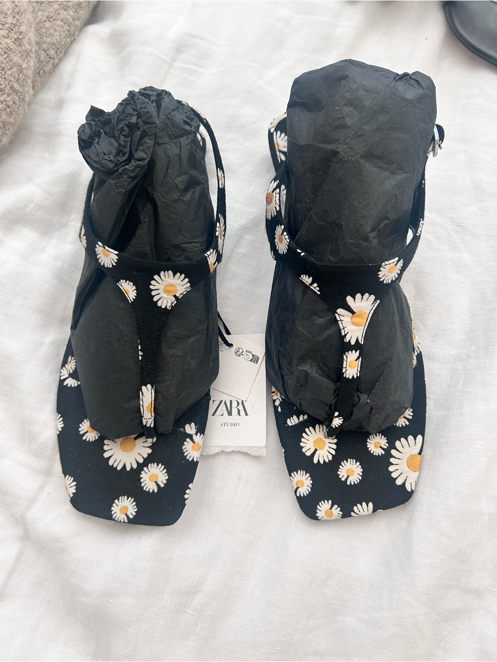 Zara NWT printed limited edition daisy sandals - Picture 5 of 7